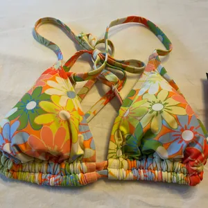 New Wild Fable Bikini Swim Top Yellow Tropical Floral Size XL (14-16) thumbnail 1