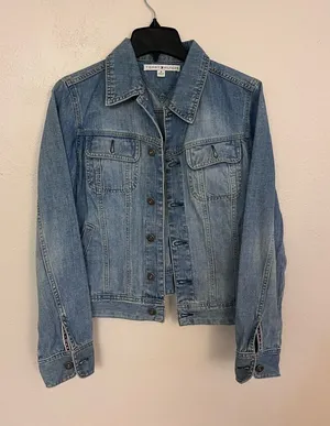 Women’s Vintage Tommy Hilfiger Jean jacket size medium thumbnail 1
