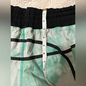 Lululemon Tracker Short II *2-way Stretch Spray Dye White Blue Tropics / Black thumbnail 6