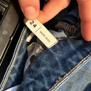 PacSun Mom Jeans Blue Wash Size 24‎ High Rise Cropped Denim Pants thumbnail 3