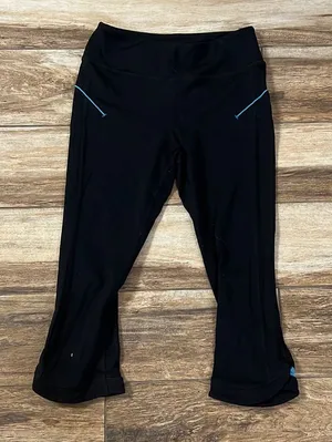 Alo yoga black capri leggings thumbnail 1