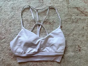 Alo Bra Yoga thumbnail 3