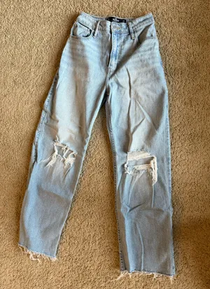 Hollister ripped jeans thumbnail 1