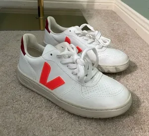 VEJA V-10 Sneakers Size US 4 / EU 35 White Coral thumbnail 1