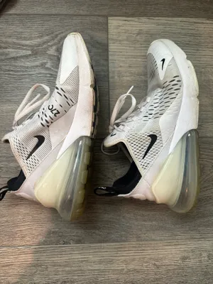 Nike 270 Air Max Shoes Women’s 7.5 thumbnail 4