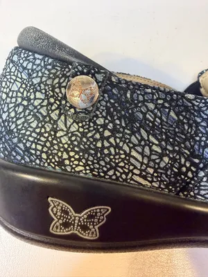 Alegria women’s Slip-On Loafer in Black and White Crackle thumbnail 4