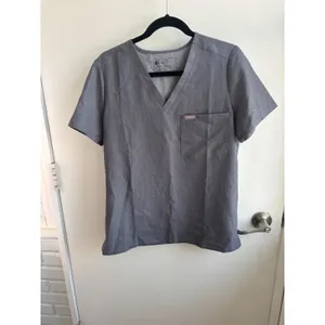 FIGS Catarina One Pocket Scrub Top Medium workwear‎ hospital nurse thumbnail 2