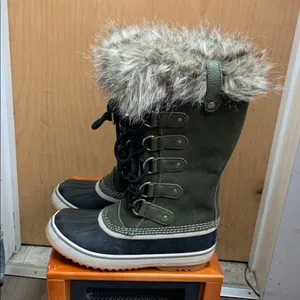 Sorel Black/ Olive Green Suede Winter Mid-Calf Boots. Size-7.5 Arctic Explorer thumbnail 3
