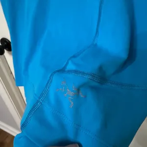 Arc'teryx Women's Short‎ Sleeved Shirt size large thumbnail 2