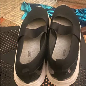 Clarks nova al black slip ons size 9.5 thumbnail 5