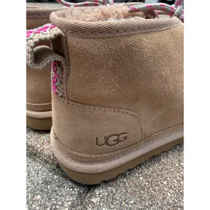 UGG Women's Neumel Chukka Suede Boot Size 10 thumbnail 5