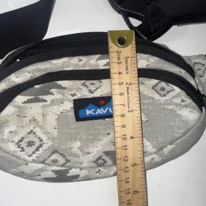 Kavu Gray Hiking Waist Bag Adjustable Strap Padded Back Dual Pocket Fanny Pack thumbnail 2