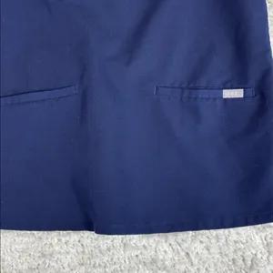 FIGS CASMA FW1100 Navy Blue Scrub Top Medium 2 Pockets V-Neck thumbnail 4