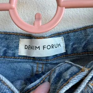Aritzia Denim Forum The Joni Loose Short Denim Short Size 27 Blue Button Fly thumbnail 3