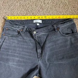 Abercrombie & Fitch Distressed Black Gray 90’s Relaxed Jean High Rise Size 34/18 thumbnail 4