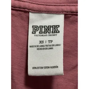 VS PINK Mauve V Neck Short Sleeve Top‎ Size XS Logo Pocket Casual Graphic Back thumbnail 3