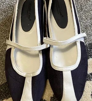 Coldwater Creek Casual comfy leather loafers💙🤍💙 thumbnail 1