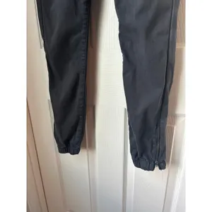 American Eagle Gray Cargo Pants - Size 2 thumbnail 5