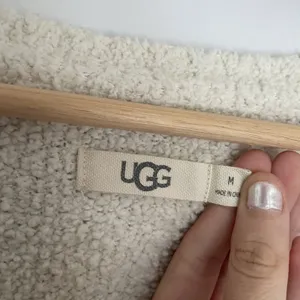 Ugg V-Neck Fleece Pullover Sweater M Cream Women Soft Knit thumbnail 4