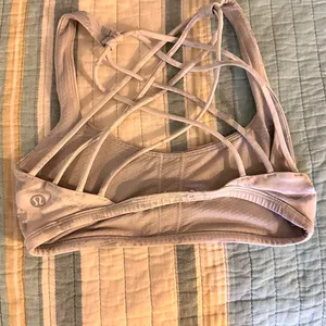 Lululemon sports bra size 2 thumbnail 2
