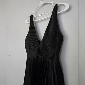 Abercrombie Black Pleated Plunge Mini Dress thumbnail 7