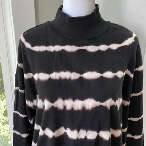 Wild Fable Oversized Black White Tie Dye Mockneck Sweatshirt Size Medium thumbnail 3
