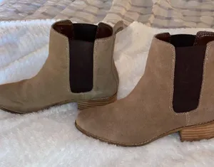 Gap Chelse Booties size 6 thumbnail 1