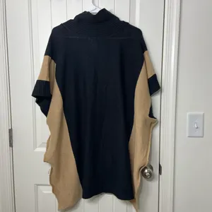 EUC NY Collection women’s black tan buttoned crossover‎ neck knit poncho sweater thumbnail 6