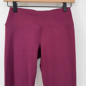 Yogalicious Women XS Mid-Rise Capri‎ Legging Maroon Stretch Athleisure Yoga Gym thumbnail 2