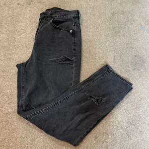 American Eagle Vintage Black Wash Distressed Mom Jeans Size 6 thumbnail 1