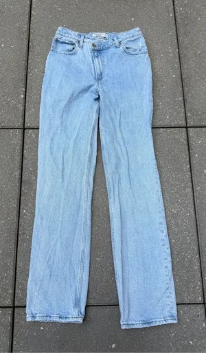Abercrombie 90s Straight Ultra High Rise Jeans 27 4 Long Light Wash thumbnail 1