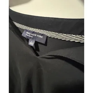 Jones New York Signature Women's Black V-Neck Short Sleeve Blouse Top Size L‎ thumbnail 4