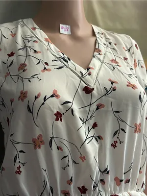 Sienna Sky Cream & Pink Floral V-Neck Blouse SZ Small NWT thumbnail 7