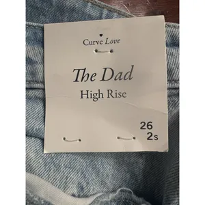 Abercrombie Jeans The Dad High Rise Curve Love, Ripped Wash 26/2S Distressed thumbnail 5