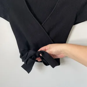 Wilfred Aritzia All Tied Up Sweater Top Cropped Black Ribbed Women's Size XS thumbnail 6