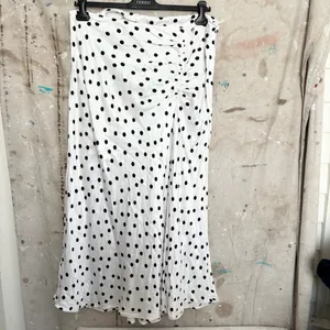Anthropologie Maeve the Mel Ruched Side-Slit Polka Dot Midi Skirt thumbnail 3