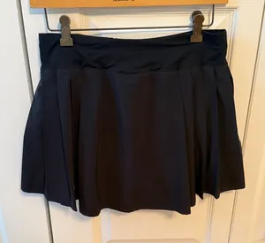 Lululemon Side-Pleat High-Rise Tennis Skirt in Black thumbnail 1