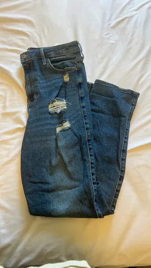 Hollister Ultra High-rise Skinny Jeans thumbnail 3