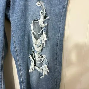 Levi’s 94 Baggy Jeans Women’s 20W NWT Mid Rise Straight Leg 90s Vintage Distress thumbnail 5