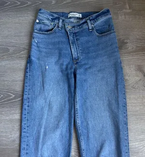Abercrombie & Fitch 90s Straight Ultra High Rise Criss Cross Jeans 25 thumbnail 4