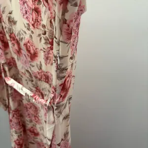 SHEIN Cream & Pink Floral Surplice 3/4 Sleeve Maxi Dress with Belt thumbnail 8