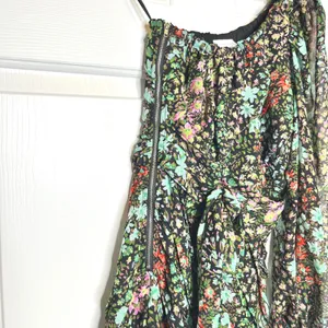 Skylar + Madison One‎ Shoulder Floral Mini Dress Small thumbnail 4