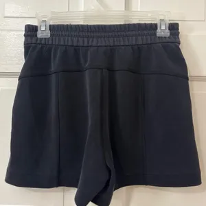Lululemon Softstreme High-Rise Shorts Sz 4 Black Athletic Yoga‎ Lounge thumbnail 2