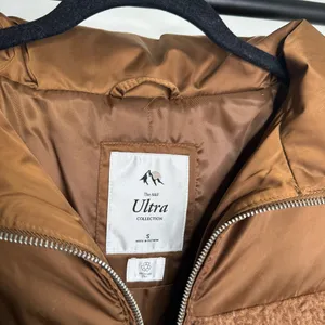 Abercrombie & Fitch Ultra Cropped Mini Puffer Fleece Jacket size Small *FLAWED* thumbnail 9