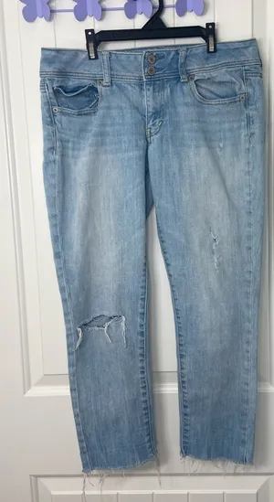 EUC American Eagle women’s light wash blue denim stretch skinny crop‎ jeans 6 thumbnail 1