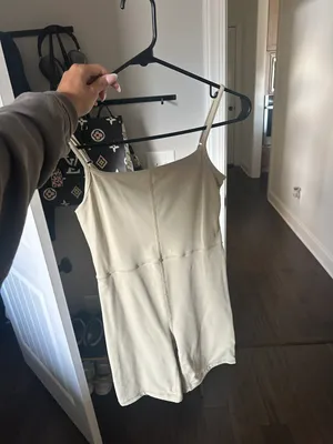 tan jumpsuit Size M thumbnail 2