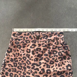 Women’s Lightweight Leopard Print 2 Piece Pant Suit Set Size M NEW thumbnail 13