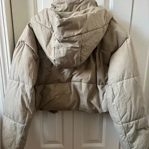 Zara Women's Beige Hooded Puffer Jacket thumbnail 3