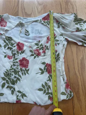 Reformation Brier Floral Top 10 Red White Rose Romantic Balloon Sleeve Cutout thumbnail 8
