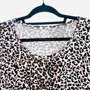 Maurices 24/7 Cream Brown Leopard Print Crew Neck Long Sleeve Tee thumbnail 3